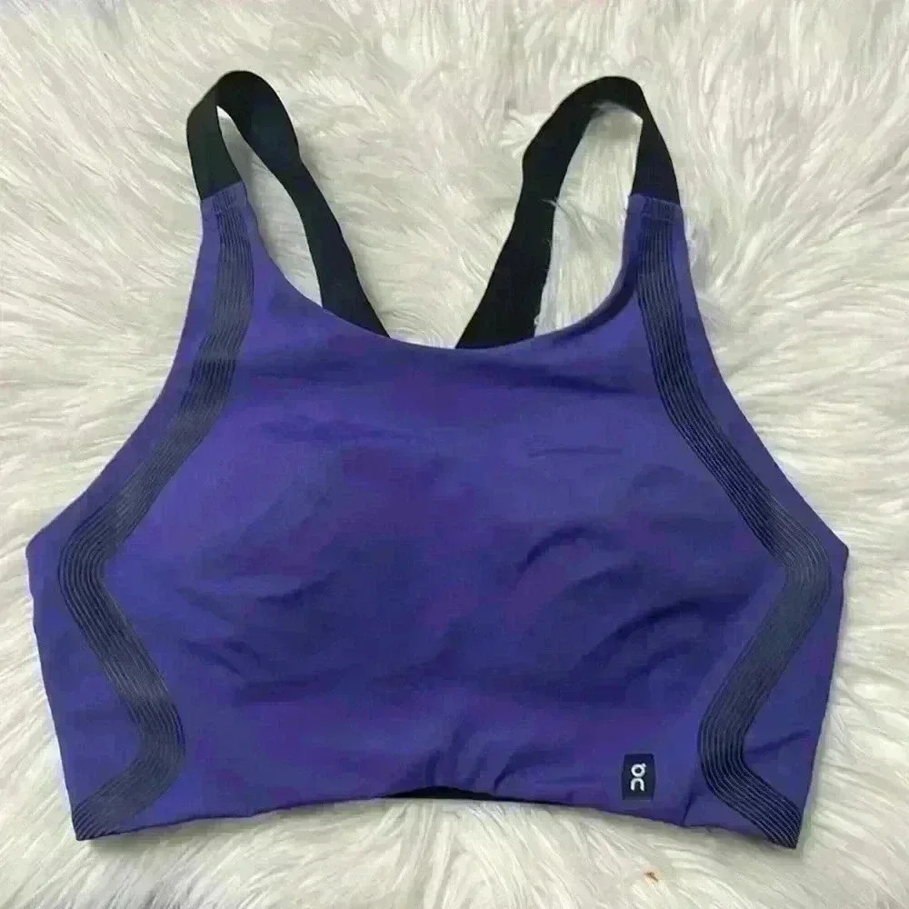On cloud women endurance bra - Picture 3 of 6